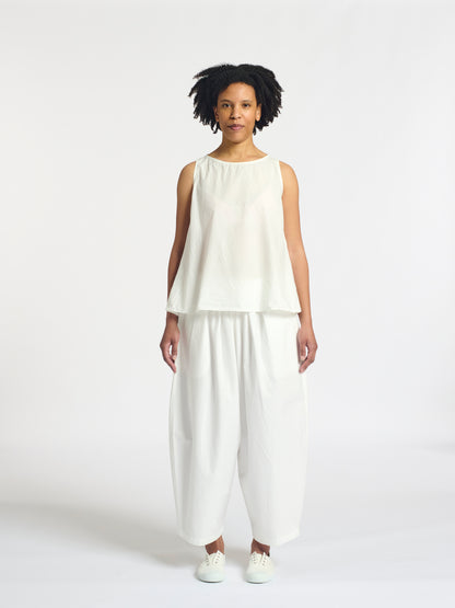 sleeveless top