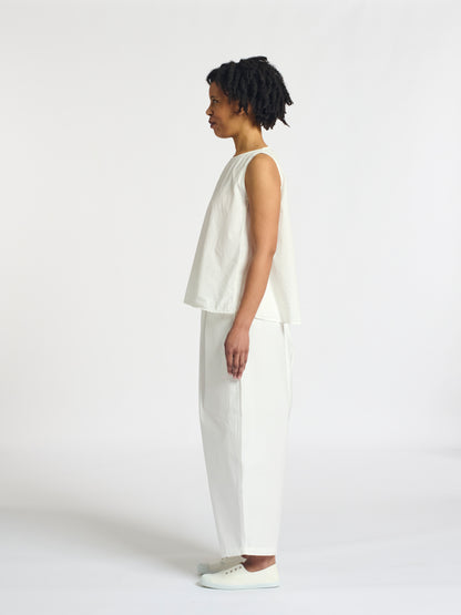 sleeveless top