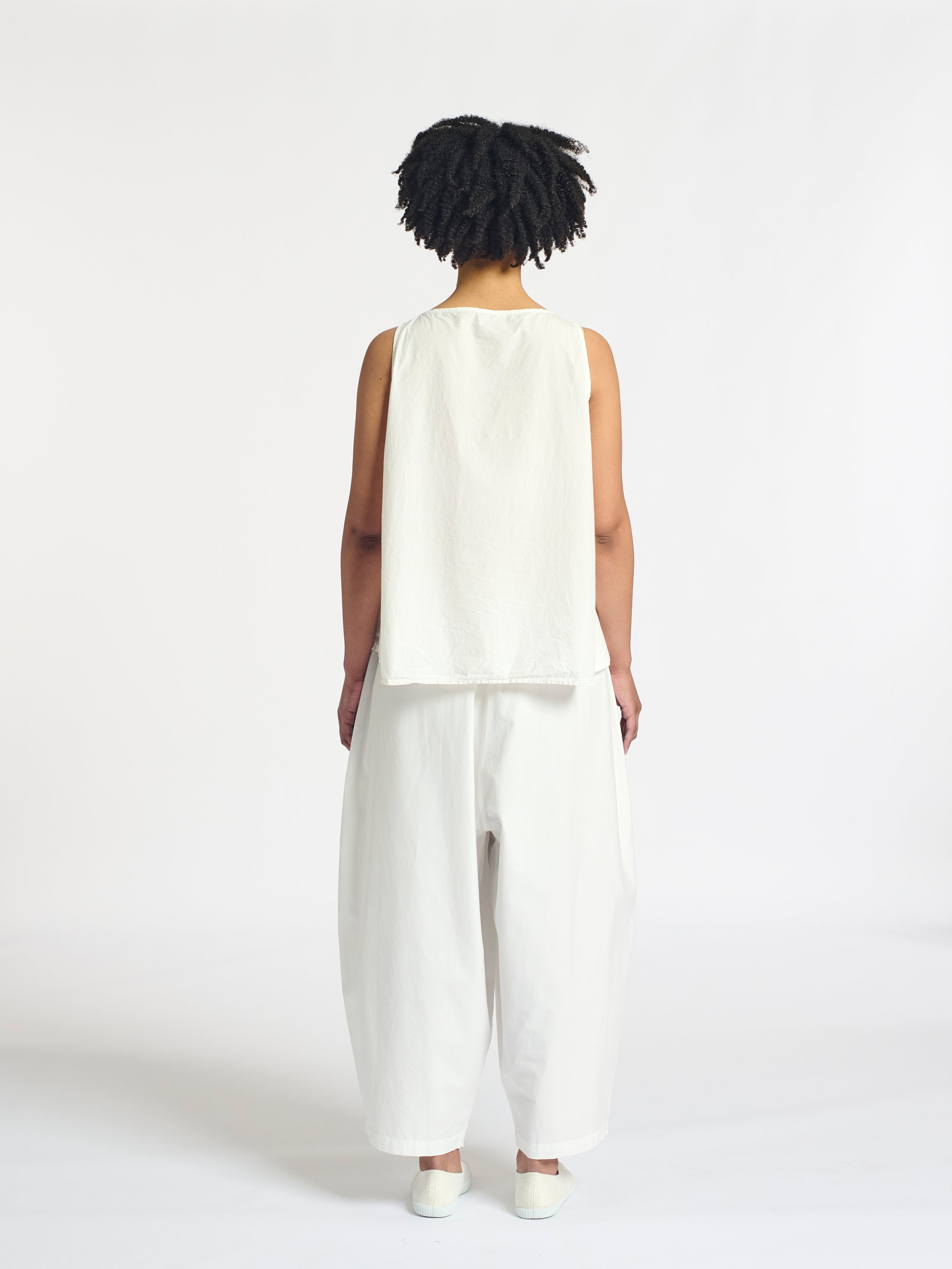 sleeveless top