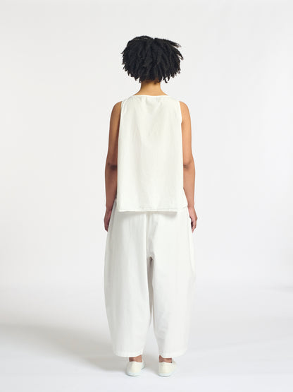 sleeveless top