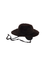 wide brim hat